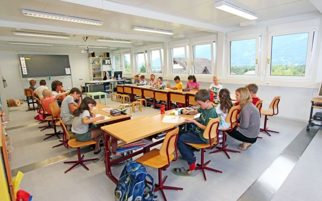 Sute de elevi din Timișoara vor face cursurile în containere modulare