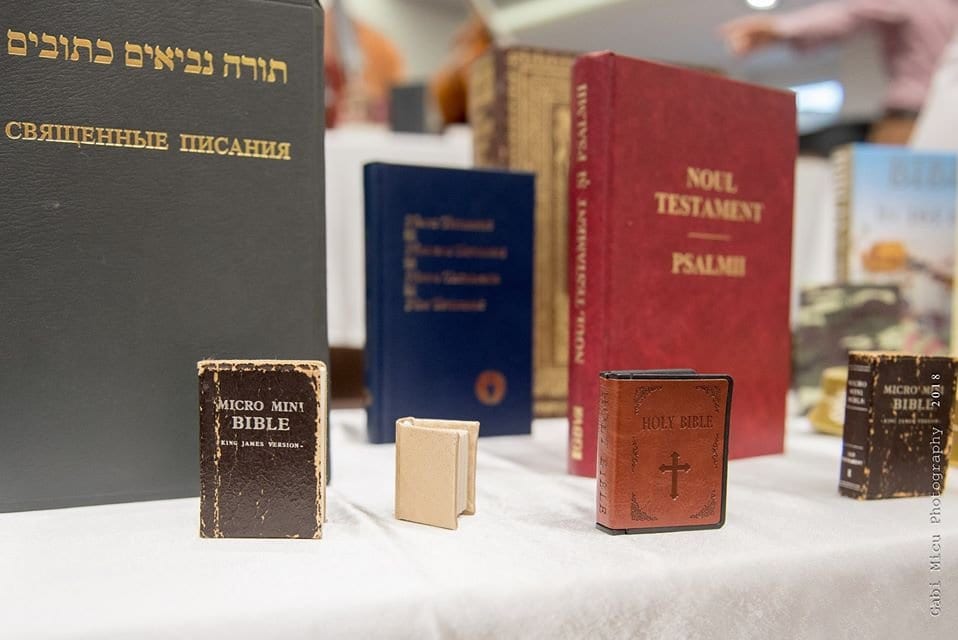 Expoziția „Muzeul Bibliei” la Biblioteca A.D. Xenopol din Arad