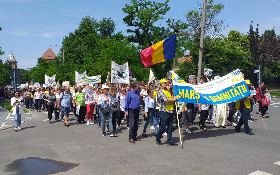 Profesorii protestează chiar înainte de vacanța de vară